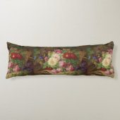 Rose Piece im Waldboden mit Schmetterlingen Seitenschläferkissen (Vorderseite)