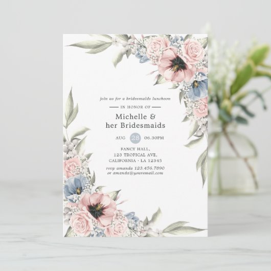 Rose Quartz & Serenity Floral Bridesmaids Einladung (Stehend Vorderseite)
