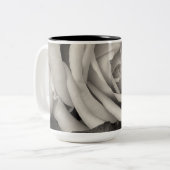 Rose Romantisches Foto aus schwarz-weiß Zweifarbige Tasse (Vorderseite Links)