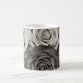 Rose, romantisches Schwarz-Weiß-Foto Kaffeetasse (Mittel)