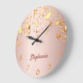 Rose Rosa goldfarbene Sterne Goldenes Monogramm Große Wanduhr (Winkel)
