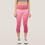 Rose rosa leuchtendes geometrisches Messemuster Capri Leggings<br><div class="desc">Einzigartige und lustige geometrische Frauenkleidung. Coole Capri-Leggings machen Mode für sie. Dreieck geometrisches Mesh mit dunkelrosa Ober-Farbverlauf.</div>