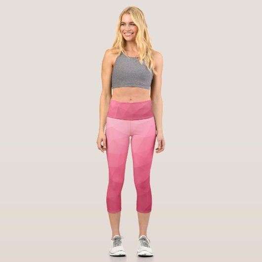 Rose rosa leuchtendes geometrisches Messemuster Capri Leggings (Vorderseite)