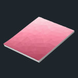 Rose rosa leuchtendes geometrisches Messemuster Notizblock<br><div class="desc">Farbe des Jahres. Magenta rosa ombre Gefälle geometrische Maschenmuster. Dreieck geometrisches Mesh mit dunkelrosa Ober-Farbverlauf.</div>