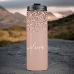 Rose Rosa Rosa Glitzer Girl Monogram Name Thermosbecher<br><div class="desc">Rose Gold - Rosa Sparkle Glitzer gebürstetes Metall Monogram Name Drink Tumbler. Das macht den perfekten 16 Geburtstag,  Hochzeit,  Brautparty,  Jubiläum,  Babydusche oder Junggeselinnen-Abschied Geschenk für jemanden,  der Lieben glamourösen Luxus und schicke Stile.</div>