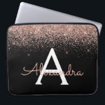 Rose Rosa Rosa Glitzer und Sparklogramm Laptopschutzhülle<br><div class="desc">Rose Gold - Rosa- und Schwarz-Imitat Glitzer und sparkle elegante Monogram Case. Dieser Fall kann so angepasst werden,  dass er Ihren Anfangs- und Vornamen enthält.</div>