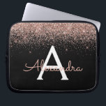 Rose Rosa Rosa Glitzer und Sparklogramm Laptopschutzhülle<br><div class="desc">Rose Gold - Rosa- und Schwarz-Imitat Glitzer und sparkle elegante Monogram Case. Dieser Fall kann so angepasst werden,  dass er Ihren Anfangs- und Vornamen enthält.</div>