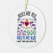 Rose sind rot mit niedlicher gemusterter mexikanis keramik ornament (Links)