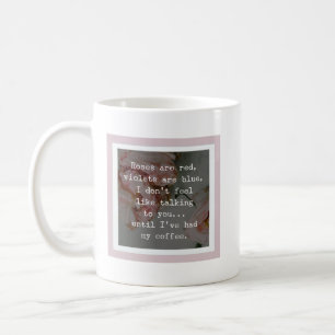 Rose sind rot, Veilchen blau, lustige Tasse mit Bl