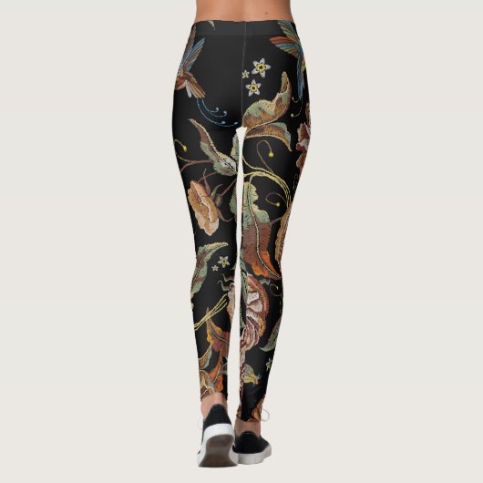 Rose Stickerei, Renaissance Stil. Leggings (Rückseite)