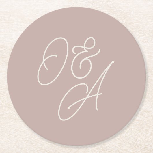 Rose Taupe | Oversified Script Monogram Wedding Runder Pappuntersetzer (Vorderseite)