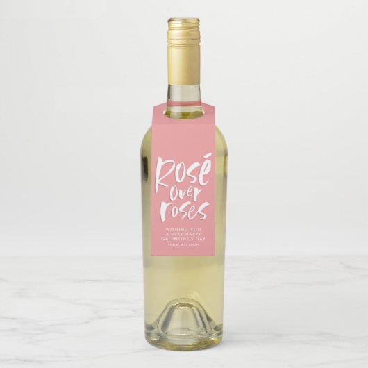 Rosé über Rose fett moderner, lustiger Galentiner Flaschenanhänger (Auf Flasche)