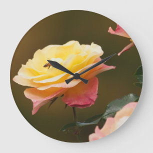 Rose und Biene Tragetasche Große Wanduhr