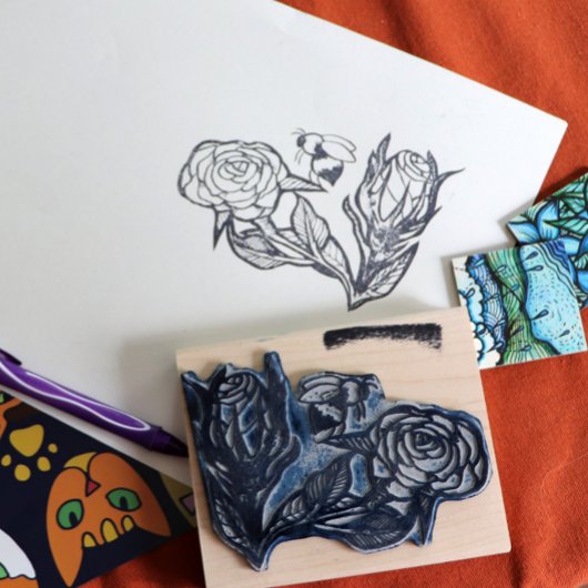 Rose und eine Biene Gummistempel