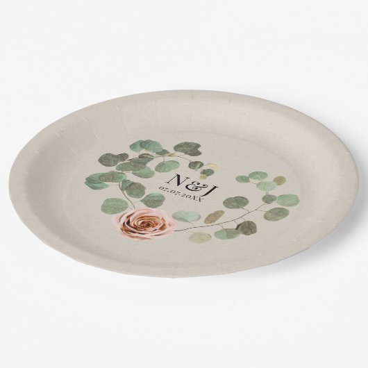 Rose und Eukalyptus Herz Rustikale Hochzeit Pappteller (Schrägansicht)