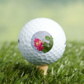 Rose und graue Stuckwand Golfball (Insitu T-Shirt)