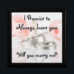 Rose und Hochzeitband/Vorschlag Behalte Sake-Gesch Schmuckschachtel<br><div class="desc">Rose und Hochzeitsband/Vorschlag Behielt Sake Geschenkboxen Große 7.125" Platz w/6" Tile/Ich verspreche, immer Liebe Sie, werden Sie mich heiraten? Zeigen Sie Ihre Lieblingsbilder auf einer lebendigen Kachel, die in den Deckel dieser schönen Schmuckbox eingelegt ist. Hergestellt aus lakiertem Holz, diese Schmuckkiste kommt in Golden Oak, Schwarz, Grün und Mahagoni. Das...</div>