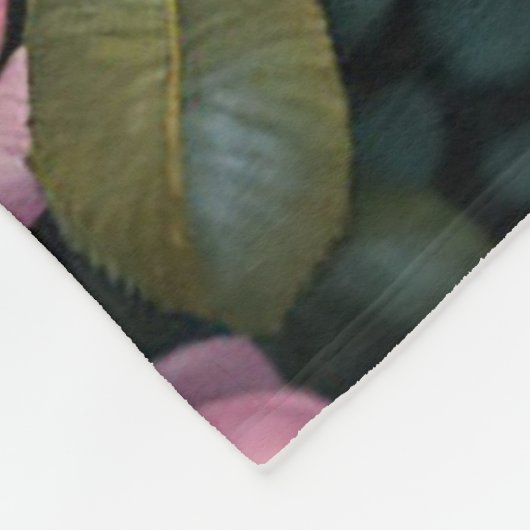 Rose und kleine Hunde Fleecedecke (Ecke)