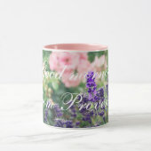 Rose und Lavendelblüte aus dem provenzalischen Gar Tasse (Zentrum)