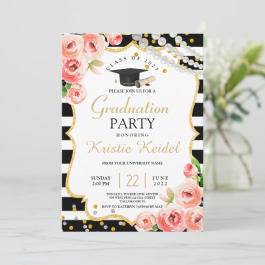Rose und Perl Graduation Party Einladung (Stehend Vorderseite)