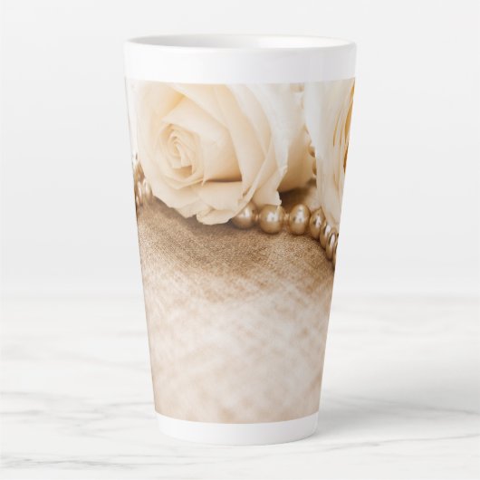 Rose und Perlen Milchtasse (Vorderseite)