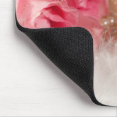 Rose und Perlen mit Federn Mousepad (Ecke)