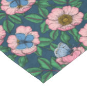 Rose und Schmetterlinge Tischdecke (Schrägansicht)