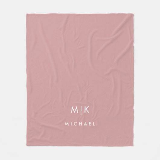 Rose und Weiß | Modernes Monogramm Fleecedecke (Vorderseite)
