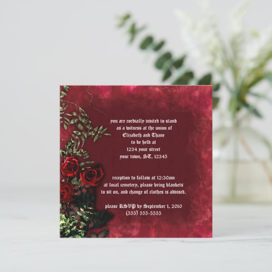 Rose Vines Wedding Gothic Einladung (Stehend Vorderseite)