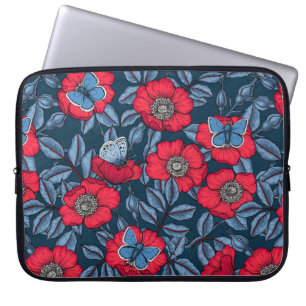Rose von Hunden und Schmetterlinge in blau und rot Laptopschutzhülle