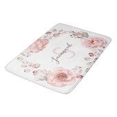 Rose Watercolor Personalisiert | Weiß Badematte (Schrägansicht)