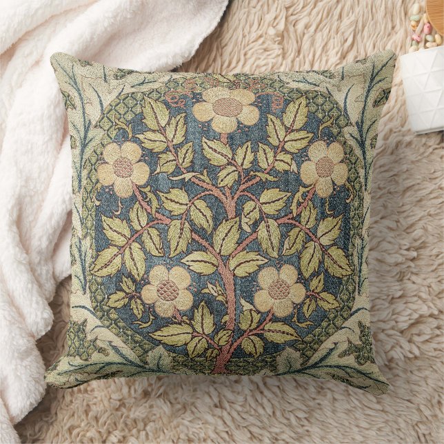 Rose Wreath von William Morris Throw Pillow Kissen (Decke)