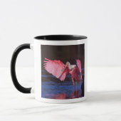 Roseate Spoonbill (Ajaia ajaja) mit Kormorant Tasse (Links)