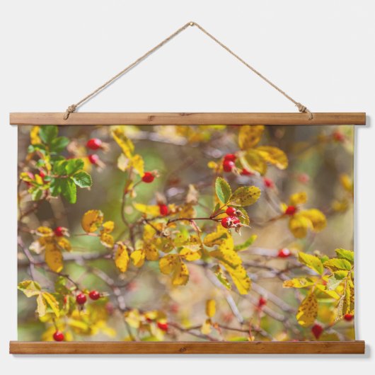 Rosehip Herbst Wandteppich Mit Holzrahmen (Vorne)