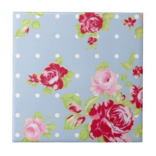 Rosen auf blauer Fliese