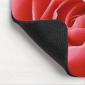 Rosen-Blumenblatt-Rosa Mousepad (Ecke)