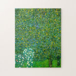 Rosen Gustav Klimt unter dem Puzzle<br><div class="desc">Rosen Gustav Klimt unter dem Birnen-Baum verwirren. Öl auf Leinwand ab 1905. Eine schöne Malerei vom österreichischen Künstler Gustav Klimt. Eine von Klimts herrlichen Landschaften, die Impressionisten und Kunst nouveau Tendenzen, dieses Arbeitsmähdrescher Klimts Liebe der Blumen und der Obstbäume mit vibrierenden Grüntönen und Gelbs mischten. Ein großes Kunstgeschenk für Fans...</div>