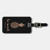 Rosen-rosa Ananas auf Schwarzem | ist süß Gepäckanhänger (Vorderseite horizontal)