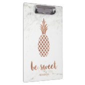 Rosen-rosa Ananas auf weißem Marmor | ist süß Klemmbrett (Rechts)