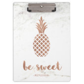 Rosen-rosa Ananas auf weißem Marmor | ist süß Klemmbrett (Vorderseite)