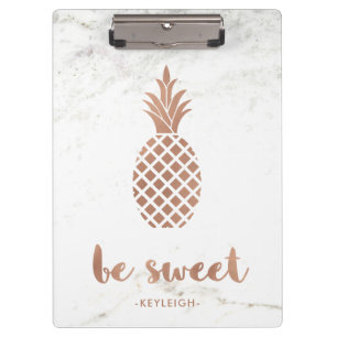 Rosen-rosa Ananas auf weißem Marmor   ist süß Klemmbrett