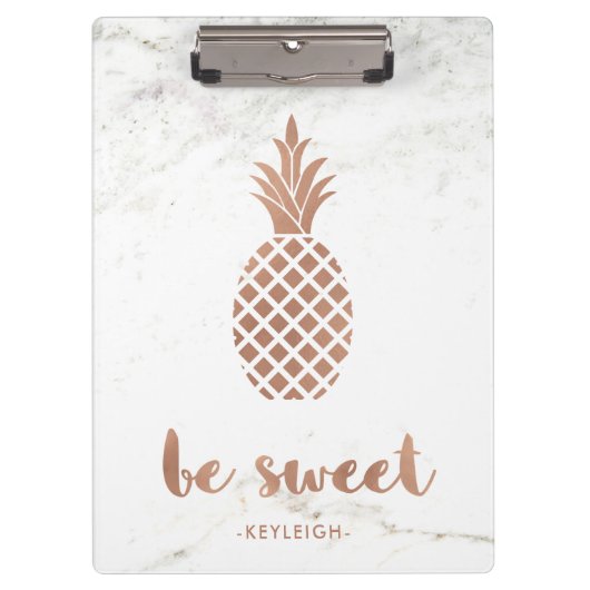Rosen-rosa Ananas auf weißem Marmor | ist süß Klemmbrett (Vorderseite)