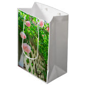 Rosen und Gitter - Martha's Vineyard Mittlere Geschenktüte (Vorderseite Schrägansicht)