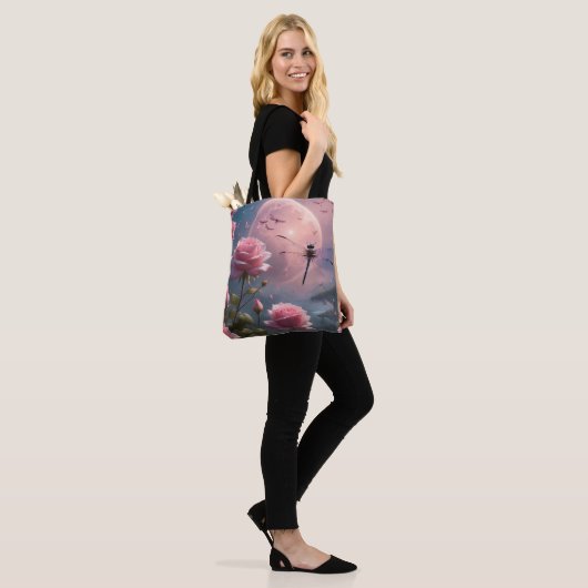 Rosen und Libellen Tasche (Am Model)