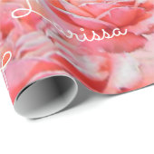 Rosen und Name, romantisches Blumenmuster Geschenkpapier (Rolleneckpunkt)