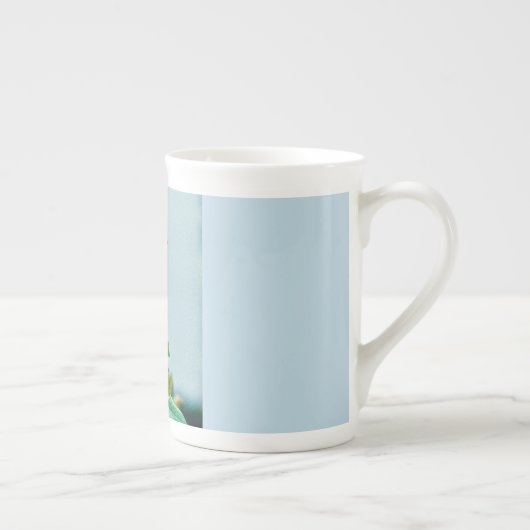 Rosenblüte und -knospe auf Knochen-China-Tasse Porzellantasse (Rechts)