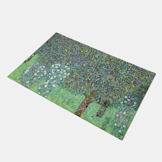 Rosenbüsche unter den Bäumen, Gustav Klimt Fußmatte (Schrägansicht)