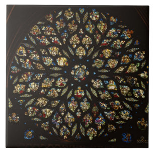 Rosenfenster über der Westtür, mit den Szenen Fliese