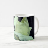 Rosenknospe Nach dem Regen Personalisiert Kaffeetasse (VorderseiteRechts)