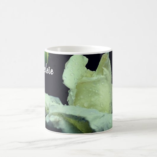 Rosenknospe Nach dem Regen Personalisiert Kaffeetasse (Mittel)